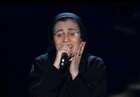 الراهبة كريستينا سكوسيا تفوز بلقب النسخة الإيطالية من "The Voice"