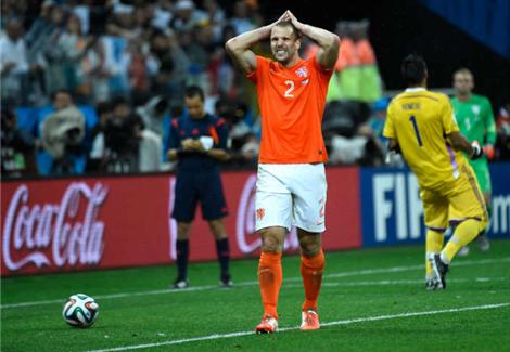 ضربة جزاء هولندا الأولى أمام الأرجنتين تثير جدلا بعد دخول الكرة المرمى.. فهل تحتسب؟