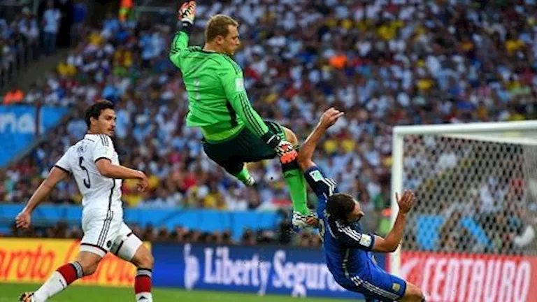 هيجواين يكشف موقف ميسي المؤثر بعد خسارة كأس العالم 2014 وشعوره بالذنب هيجواين يكشف موقف ميسي المؤثر بعد خسارة كأس العالم 2014 وشعوره بالذنب