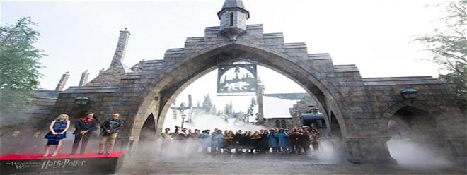 بالفيديو : إفتتاح منتزه "هارى بوتر" بحضور أبطال الفيلم
