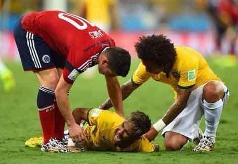  لاعبو البرازيل يؤازرون نيمار بالمستشفى بعد الإصابة