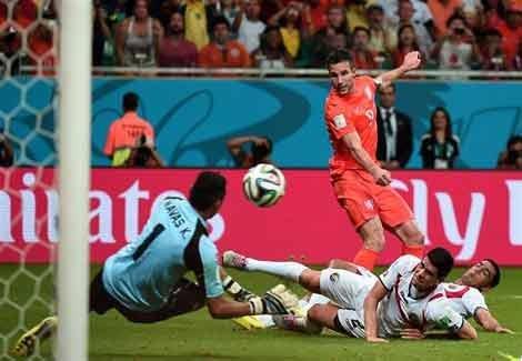 هولندا تصعد لنصف النهائي بتخطى كوستاريكا بضربات الترجيح