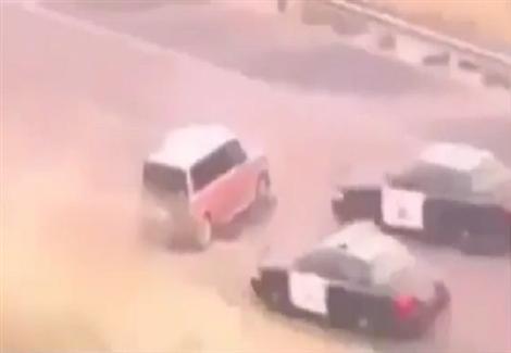 فيديو مثير لقوات شرطة تطارد سائق سيارة محترف