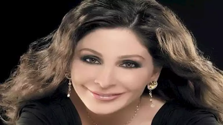 إليسا تخطف الأنظار في أحدث جلسة تصوير.. وغادة عبدالرازق تتفاعل