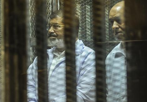 إنقطاع الكهرباء اثناء جلسة محاكمة "مرسى" فى قضية "الهروب الكبير" 