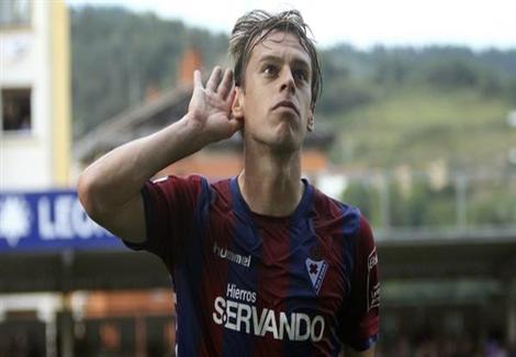 خافي لارا يسجل هدفا من زاوية مستحيلة في الدوري الإسباني