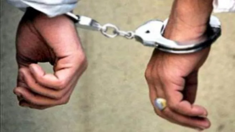 الكاميرا فضحتهم.. ضبط 3 أشخاص يروجون المواد المخدرة بالفيوم