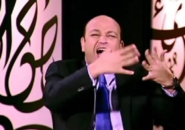 عمرو اديب ينفعل على البنات على الهواء: دا انقلاب دى ناقص تقولى استحمى لوحدك