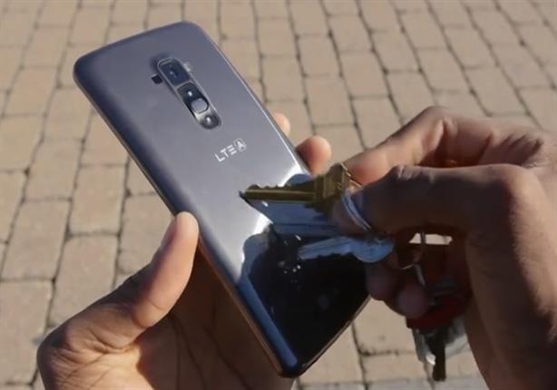 هاتف "LG G Flex 2" يعالج نفسه من الخدوش