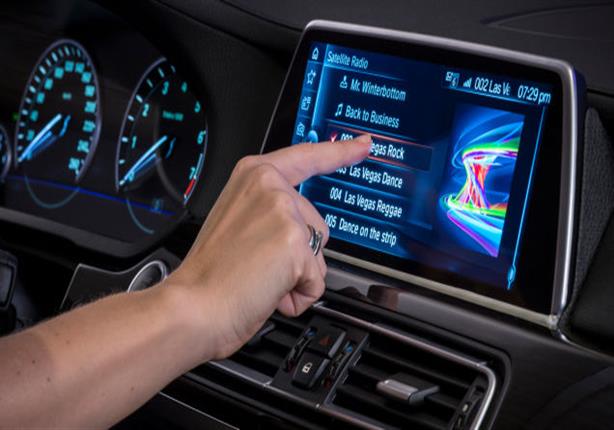 ''إشارات اليد'' تقنية جديدة تتحكم في سيارات "BMW"بدون ''لمس زر''