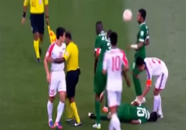لاعب السعودية يستعرض بالكرة ويتجاهل إصابة زميله