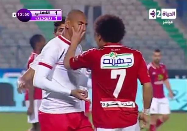 اعتداء حسين السيد على لاعب بتروجيت