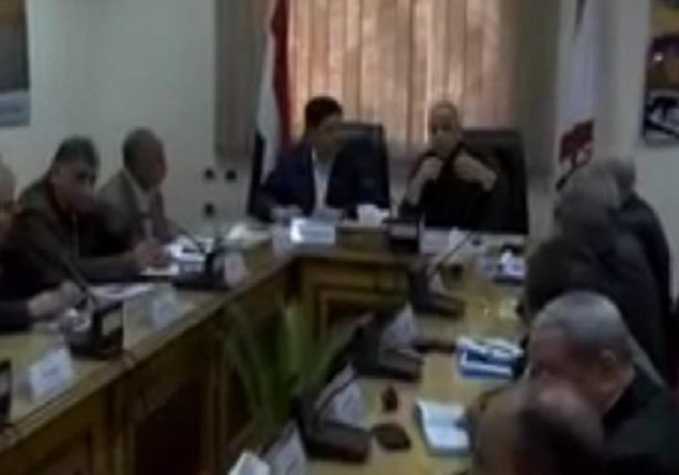 وزير الري يبحث مع محافظ الوادي الجديد مشكلات آبار الري والزراعة 