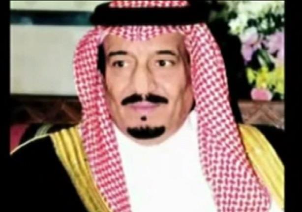 فيديو لملك سليمان بن عبد العزيز اثناء تلاوته للقرأن الكريم