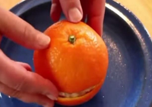 شاهد اسهل طريقة احترافية لتقشير البرتقال فى ثوان