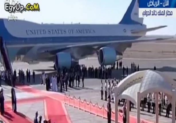 وصول طائرة باراك اوباما الى الرياض للقاء العاهل السعودى الجديد