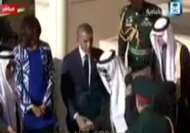 الملك سلمان بن عبدالعزيز يُوقف مراسم استقبال الرئيس الأمريكي ''باراك أوباما'' لأداء الصلاه 