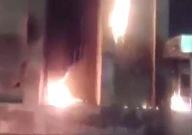 لحظة إشعال مجهولين النيران في مبنى البريد المصري