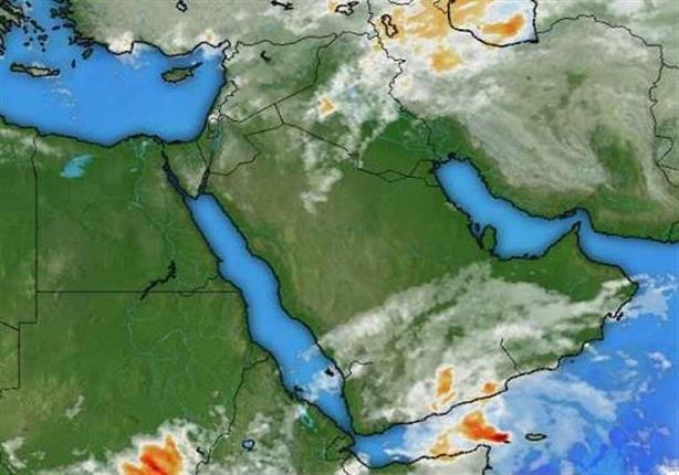 مذيع نشرة جوية يقدم أخبار الطقس بـ"الشورت"