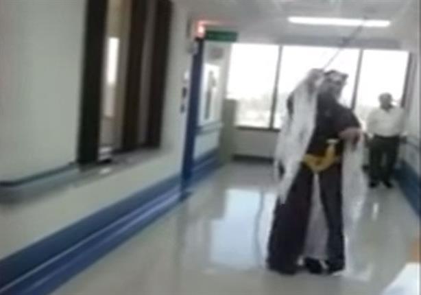 "وصلة رقص" بين طبيب وممرضة في احدى المستشفيات السعودية