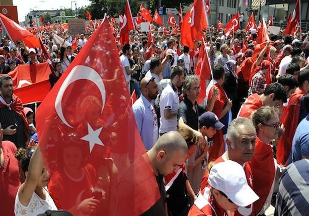 بالفيديو- لحظة إنفجار قنبلة أنقرة وسط تجمع المتظاهرين الأتراك