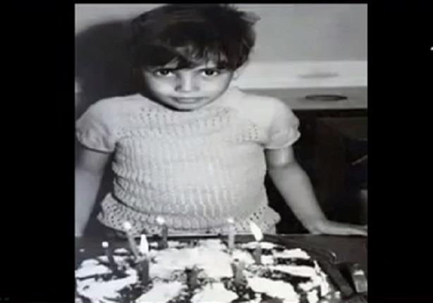 عمرو دياب ينشر صورته وهو طفل صغير على الانستجرام في عيد ميلاده 
