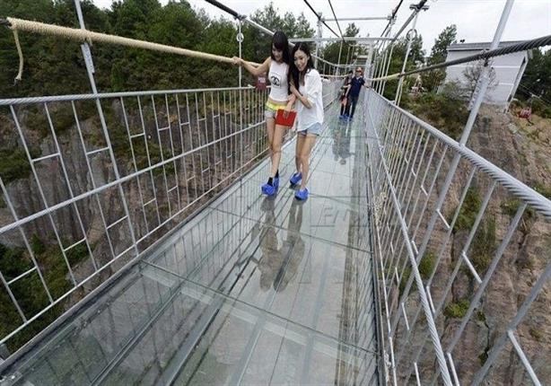 الصين.. تدشين أطول جسر زجاجي في العالم