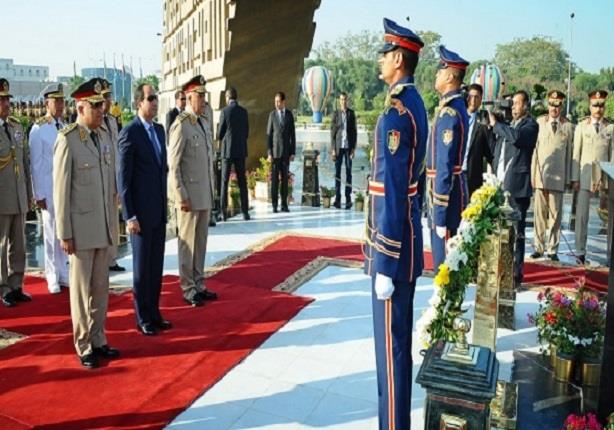 الرئيس السيسي يضع إكليلا من الزهور على قبر الجندي المجهول بمناسبة الذكرى الـ42 لانتصارات اكتوبر