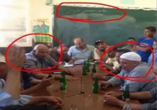 الحسيني يعرض صور لمرشح مجلس النواب بديرمواس داخل إحدى المدارس