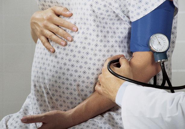 دراسة جديدة: ارتفاع ضغط الحامل يؤثر على الطفل لسنوات طويلة