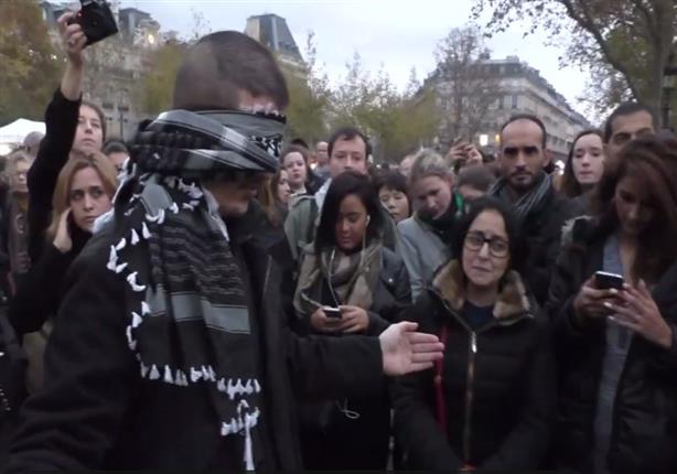 شاب مسلم يطلق مبادرة "ثق فيّ واحضني" للتنديد بتفجيرات باريس