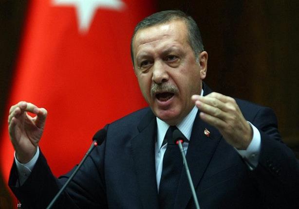 أردوغان يطلب إسكات صحفي روسي أحرجه بسؤال عن "داعش" -فيديو