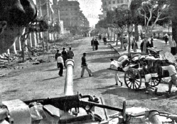 صور نادرة ، من بورسعيد بعد ألغزو ألإنجليزي 1956 للمدينة ، تعطي فكرة عن كيف كنا  نعيش تحت ألتهديد ألعسكري أليومي 2015_12_23_10_48_31_153