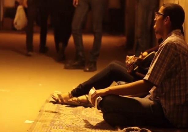 فرقة "هش الوطاويط" تطلق اغانيها فى نفق بالاسكندرية