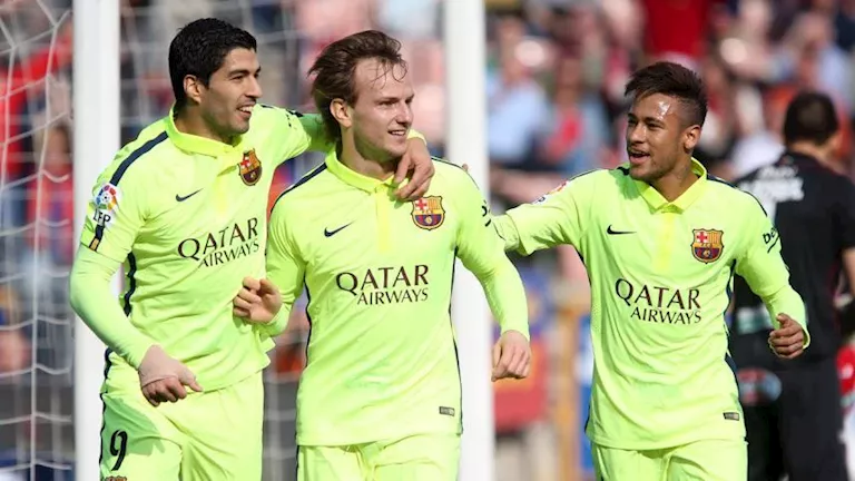 لاعب برشلونة السابق يعلن اعتزال كرة القدم