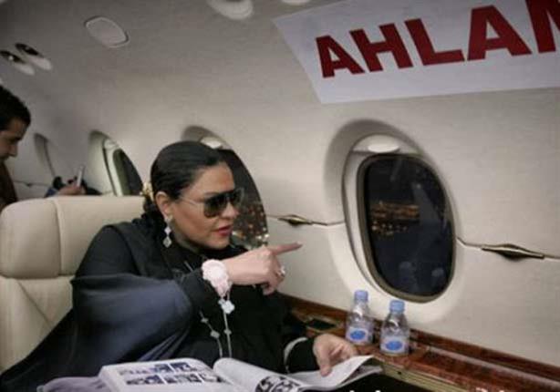 أحلام تصل إلى الدوحة على متن طائرتها الخاصة (فيديو)