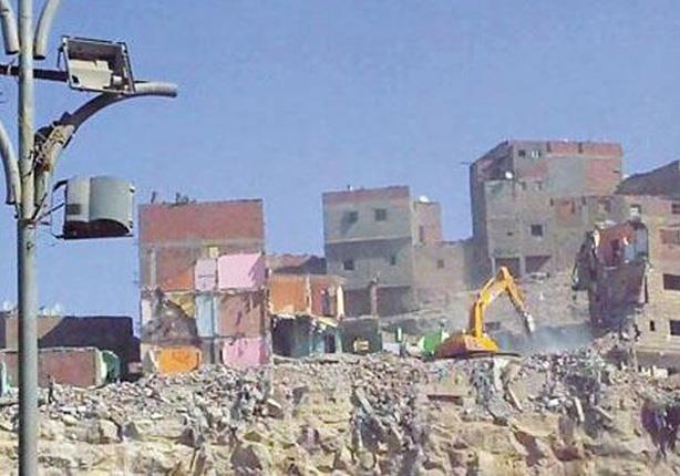 "التضامن": 82 أسرة متضررة من انهيار صخرة منشأة ناصر جارٍ نقلهم إلى الأسمرات