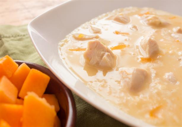 شوربة الدجاج بالقرع ولبن جوز الهند