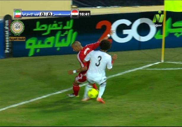كوبري مهين لحسين السيد في مباراة مصر وغينيا