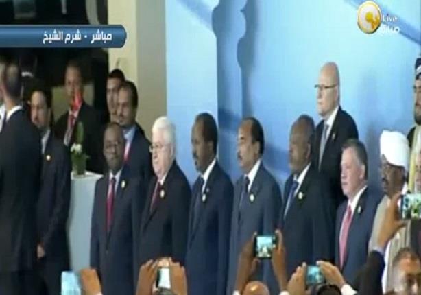  القادة العرب يلتقطون الصور التذكارية قبل عقد القمة