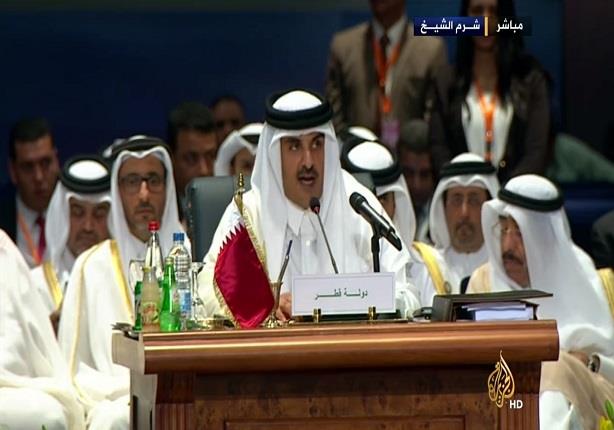 "الجزيرة" تتجاهل شكر أمير قطر للسيسي بالقمة العربية