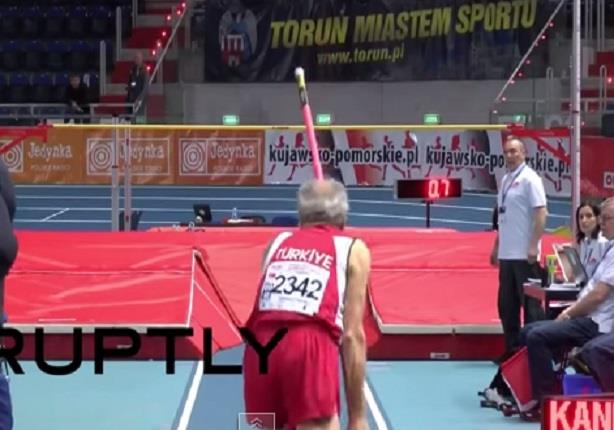 مسابقة القفز بالزانة للفئات العمرية فوق الـ 75 عاما ضمن فعاليات بطولة أوروبا لألعاب القوى "الماسترز"