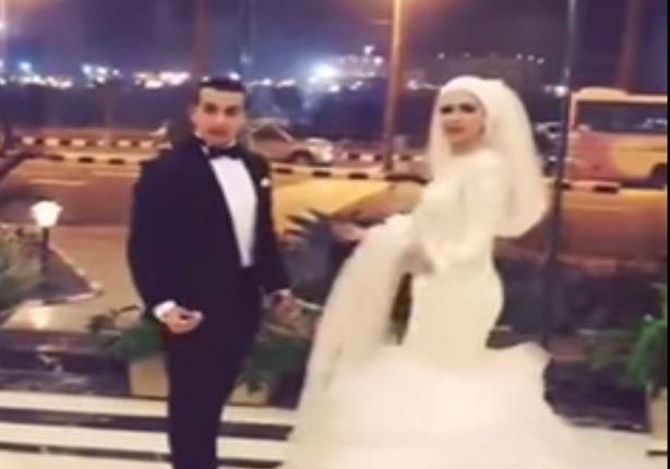 عروسان يسجلان مقطع على طريقة ''Dabsmash ''أثناء حفلة زفافهما