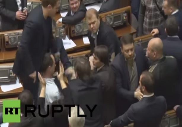 شجار بين نواب في البرلمان الأوكراني