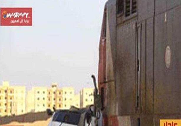 مصرع 7 في تصادم قطار بأتوبيس بمدخل مدينة الشروق