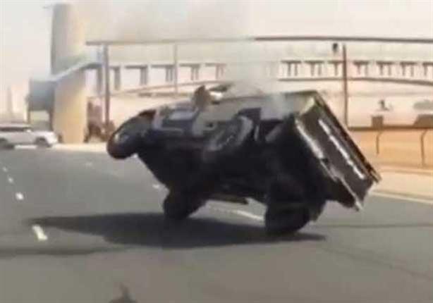بالفيديو.. متهور يستعرض بسيارته في دبي
