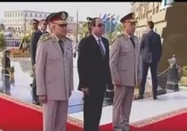 السيسى يضع إكليلا من الزهور على قبر الرئيس الراحل ''السادات'' بمناسبة تحرير سيناء