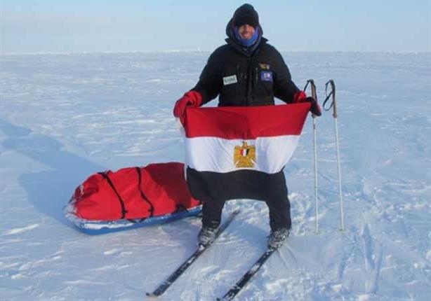 عمر سمره يرفع علم مصر في القطب الشمالي عمر سمره يرفع علم مصر في القطب الشمالي