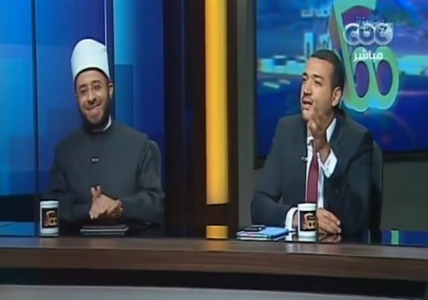 معز مسعود والأزهري يغنيان علي الهواء تتر برنامجه