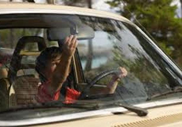 طفل سعودي عمره 10 سنوات يقود سيارة بطريقة مذهلة